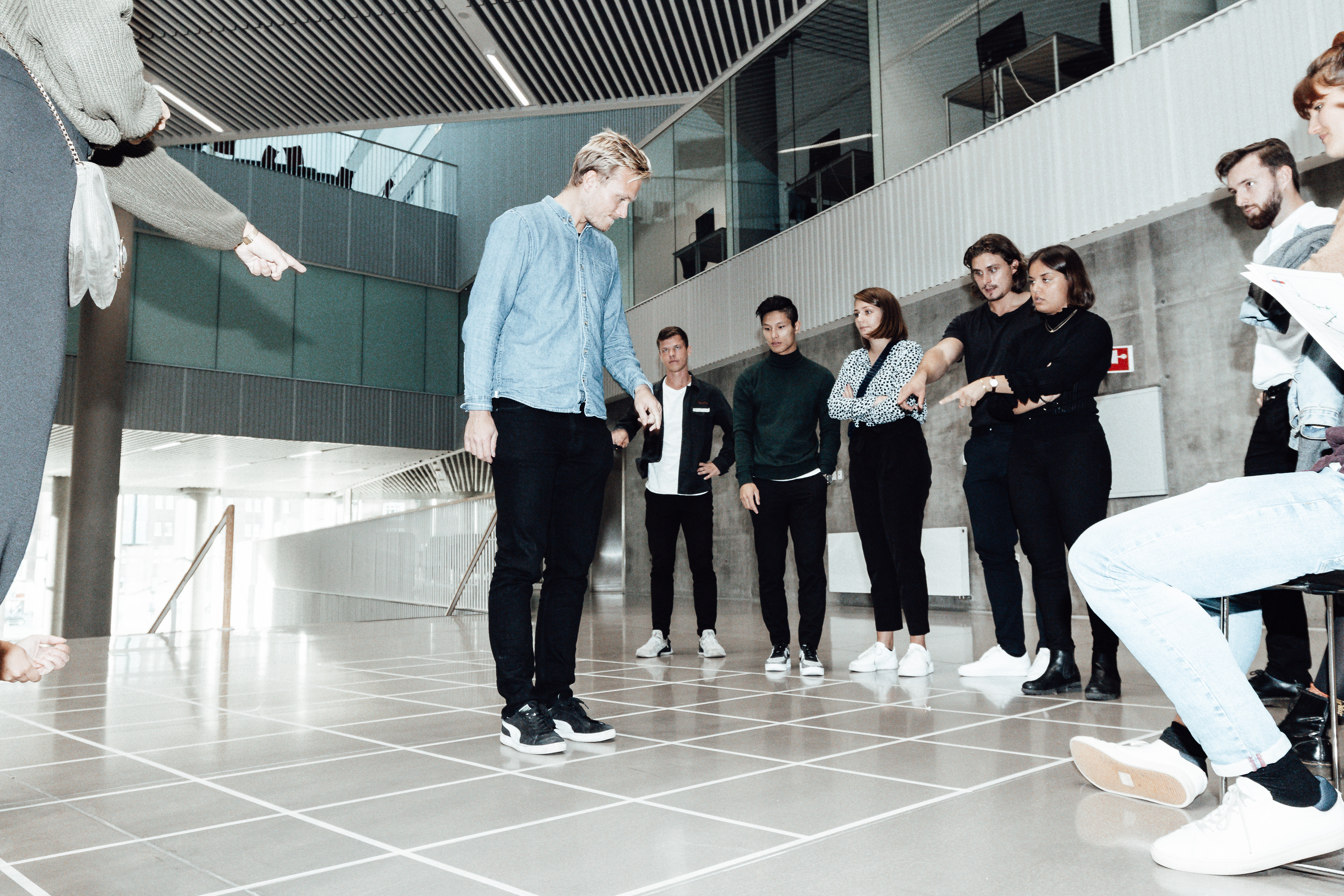 Studerende har teambuilding til workshop